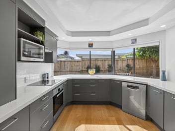 SECLUDED SANCTUARY IN MACLEANS ZONE