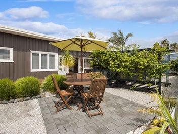 Fresh, Furnished, and Fabulous – Coastal Retreat