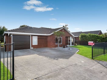 Beautifully Renovated Home with Versatile Sleepout