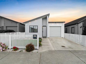 Vendor's Next Chapter in Perth - Act Fast!