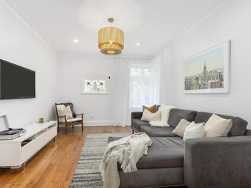 EASY CARE - INDOOR - OUTDOOR LIVING