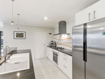 OPEN HOME SUN 11:30-12:00!