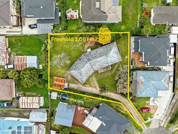 Brick Beauty on 1,067sqm - Options Galore!