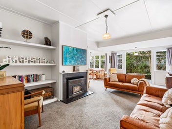 Hot Deal at $739,000 – Owners Moving South