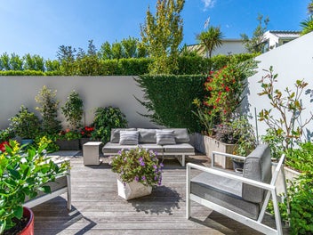 BEAUTIFUL COURTYARD APT - Enq Over $1,785,000