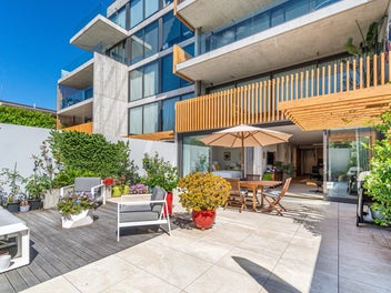 NORTH FACING COURTYARD: Open on Saturday 11am