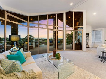 Coastal Masterpiece - Space And World Class Views