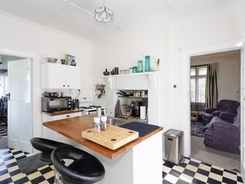 CHARMING CHARACTER COTTAGE
