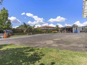 Two Freestanding Houses on a 1332 m2 section