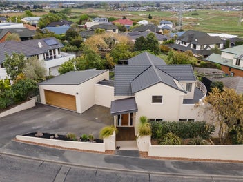 * UNDER OFFER * Style, Space & Sun in a Prime Posi