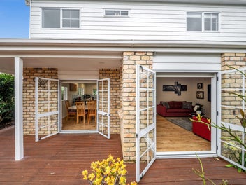 Within minutes of the beating heart of Howick!