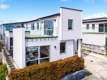 Modern Family Home in the Heart of Hobsonville