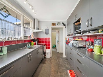 Easy living on Redcastle Road!