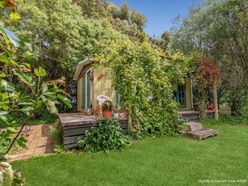 16 Cole Street Dannevirke, Offgrid Living