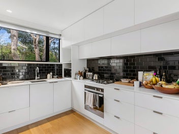 Garden Aspect - Erskine Townhouse