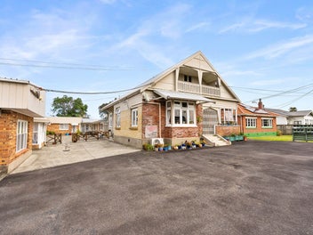 Deceased estate, multi-unit - must be sold