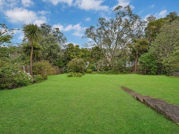 Subdivide, Renovate, or Simply Enjoy – 812m² o...