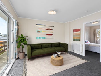 Sunny, Affordable and Easy Lyall Bay Living