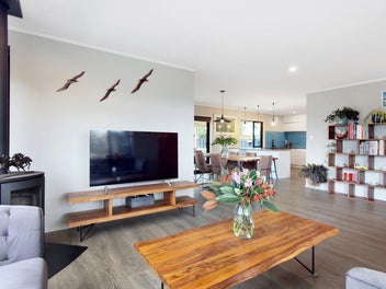 Why settle for less, modernised home on full site