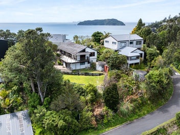 SUNSHINE & WATER VIEWS