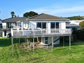 Sea Views and Sea Breeze - Ohope Escape