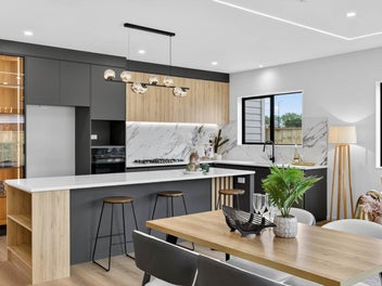 Single Level Brick,Tile & Weatherboard Family Home