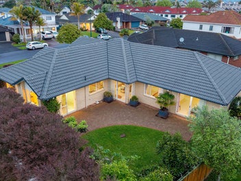 Corner Retreat - Botany Downs Secondary Zone