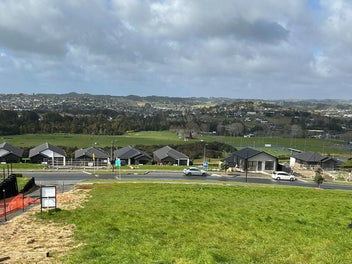 Elevated Views & Four Bedrooms in Warkworth!