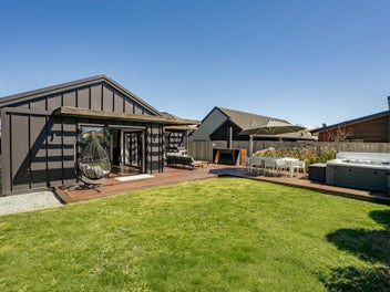 Stylish, Single-Level on Shepherd Road