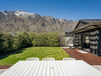 Stylish, Single-Level on Shepherd Road