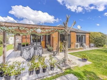 UNDER OFFER Fall in Love