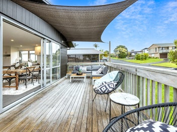 Fabulous to Suit All : With a Detached Cabin