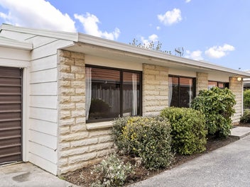 Comfort with Charm – Motivated Vendor!