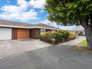 Tidy, solid Saint Kilda townhouse