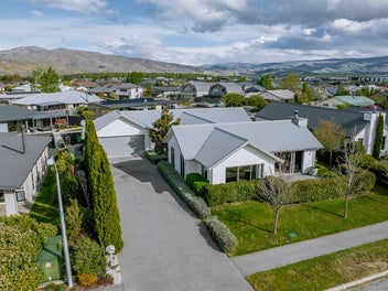 Appealing seamless living