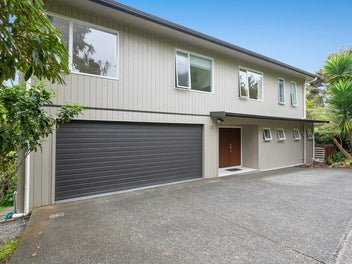 Modern Family Living in a Peaceful Cul-de-Sac!