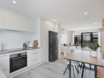 Superior Living - Highly Spec'd Modern Home