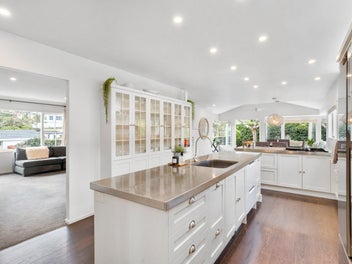 Dream lifestyle : Auction Wednesday