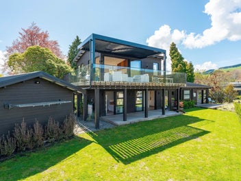 So close you'll swear it's lakefront