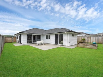 Pure White Elegance - Sure to Impress!