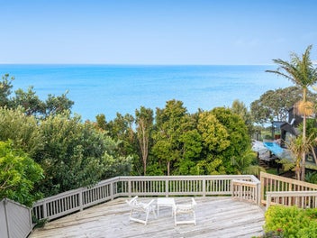 150K off CV, 180 Sea Views, Huge Pool, Subdivide