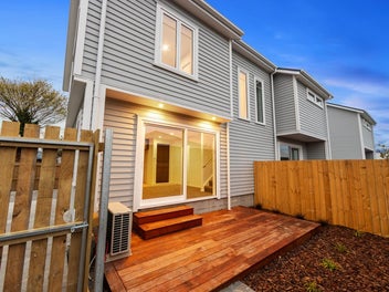 Last On The Block! Perfect Starter or Investment