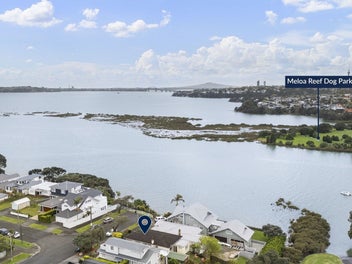 Premium peninsula position, sea views & potential