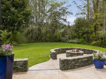 The complete lifestyle - 3 minutes to cafes