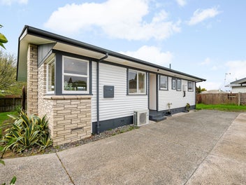 Chartwell Charm in Prime Location