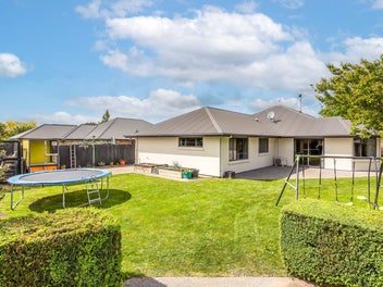 Family Living Meets Year-Round Entertaining