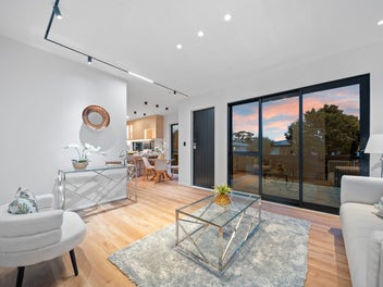 Sun, Sea & Stylish Living in Mangere Bridge