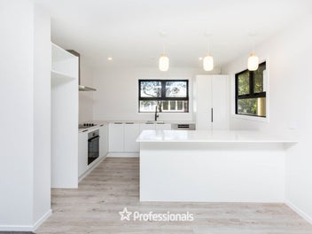 BRAND NEW 4 BEDS AND CLOSE TO TRANSPORT