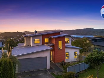 Spacious & Sun-filled Family Haven in Whitby