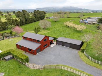 Dreamy American Barn Style Homestead